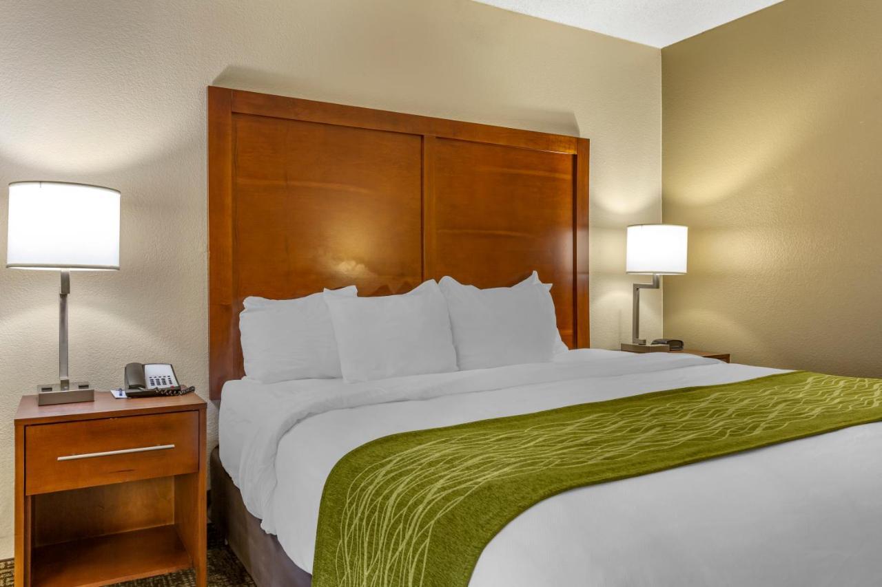 Comfort Inn & Suites Phoenix North - Deer Valley Экстерьер фото