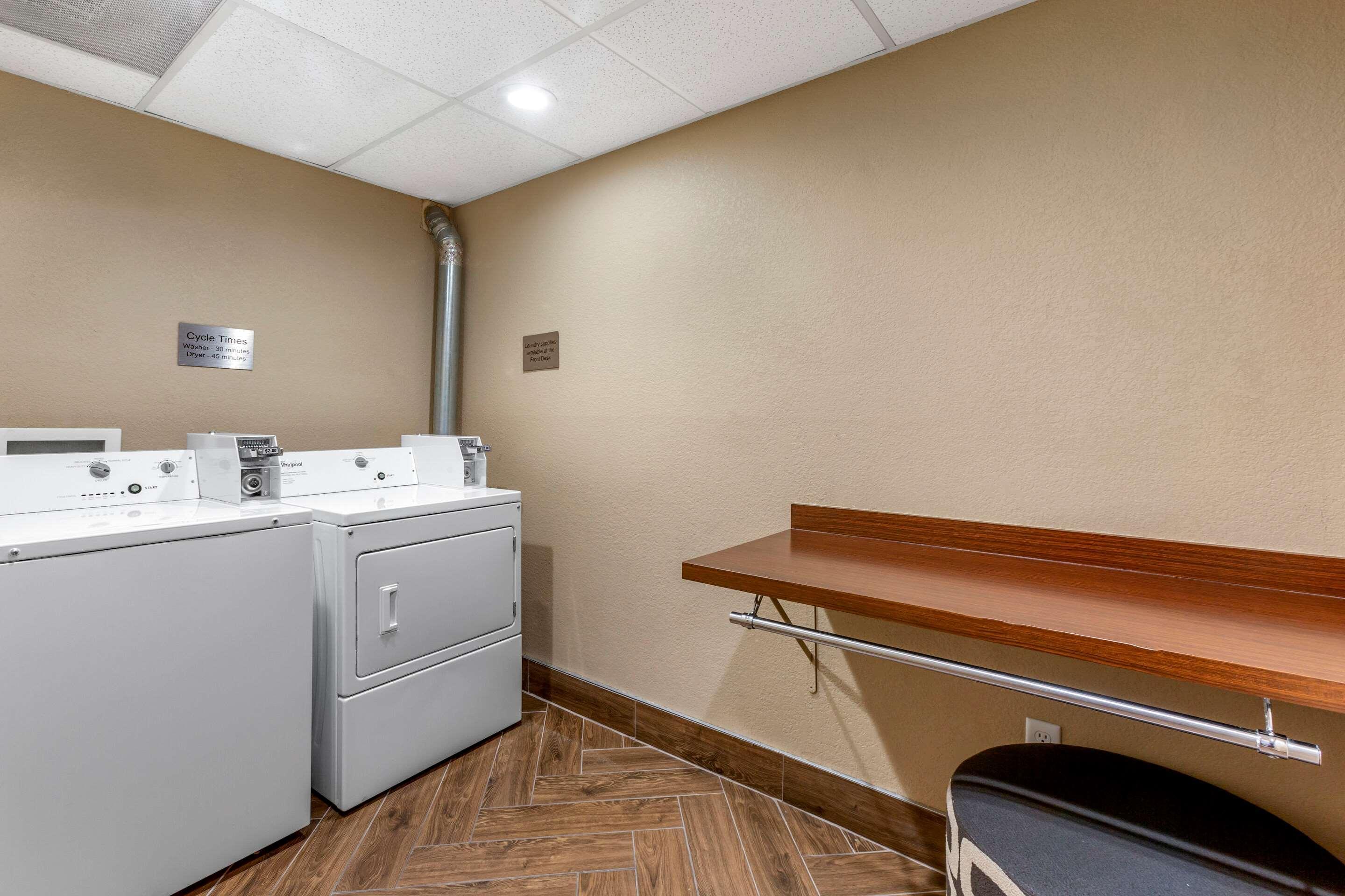 Comfort Inn & Suites Phoenix North - Deer Valley Экстерьер фото
