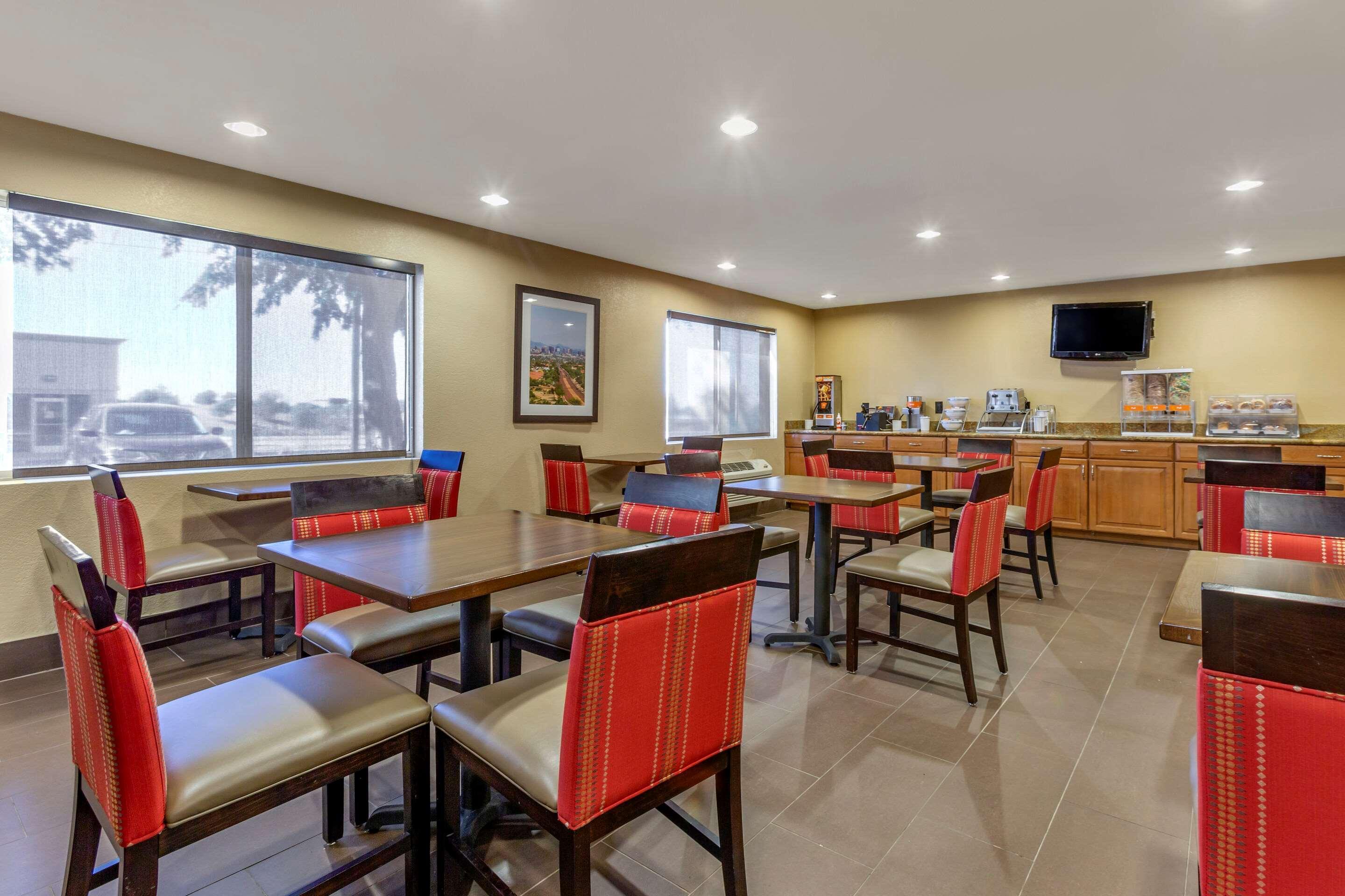 Comfort Inn & Suites Phoenix North - Deer Valley Экстерьер фото