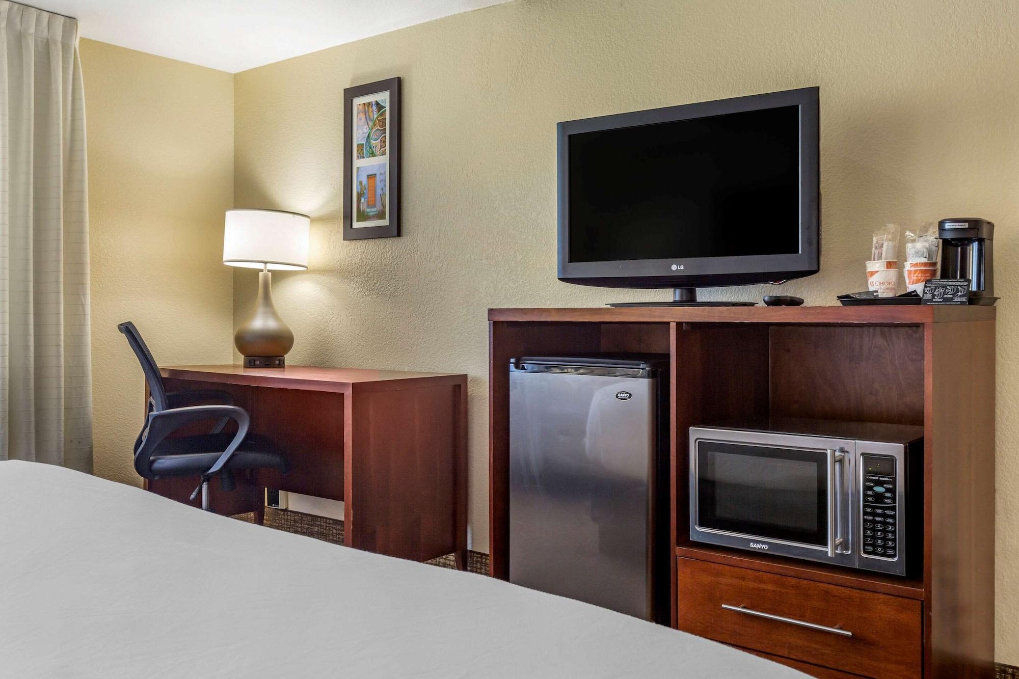 Comfort Inn & Suites Phoenix North - Deer Valley Экстерьер фото