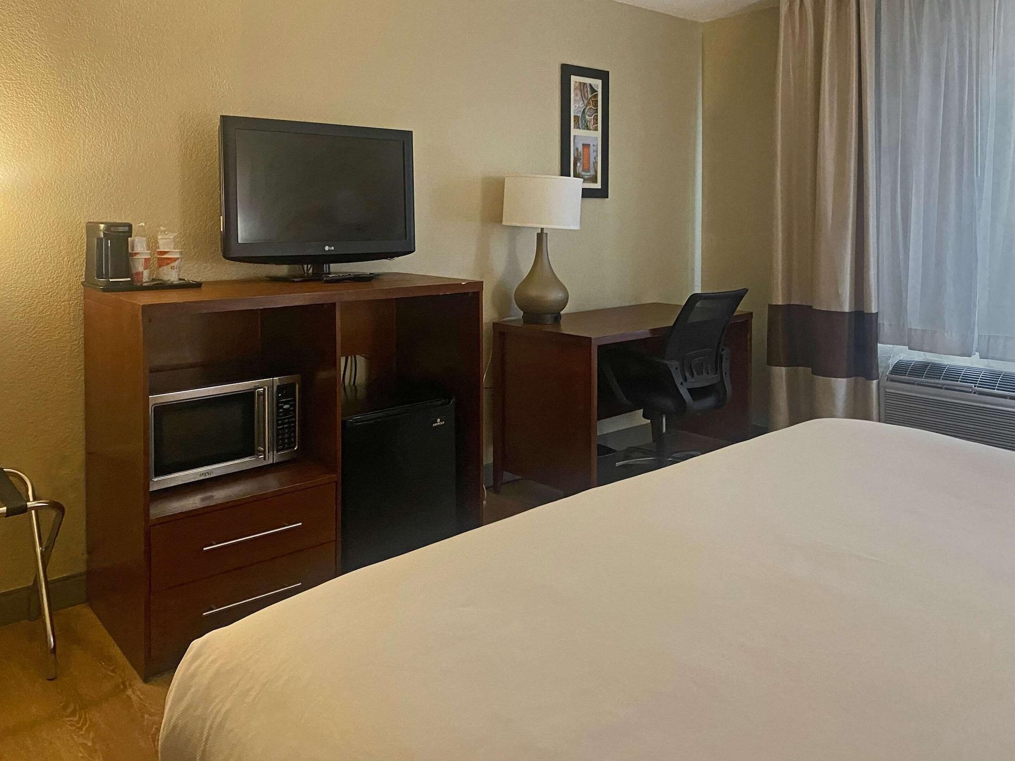 Comfort Inn & Suites Phoenix North - Deer Valley Экстерьер фото