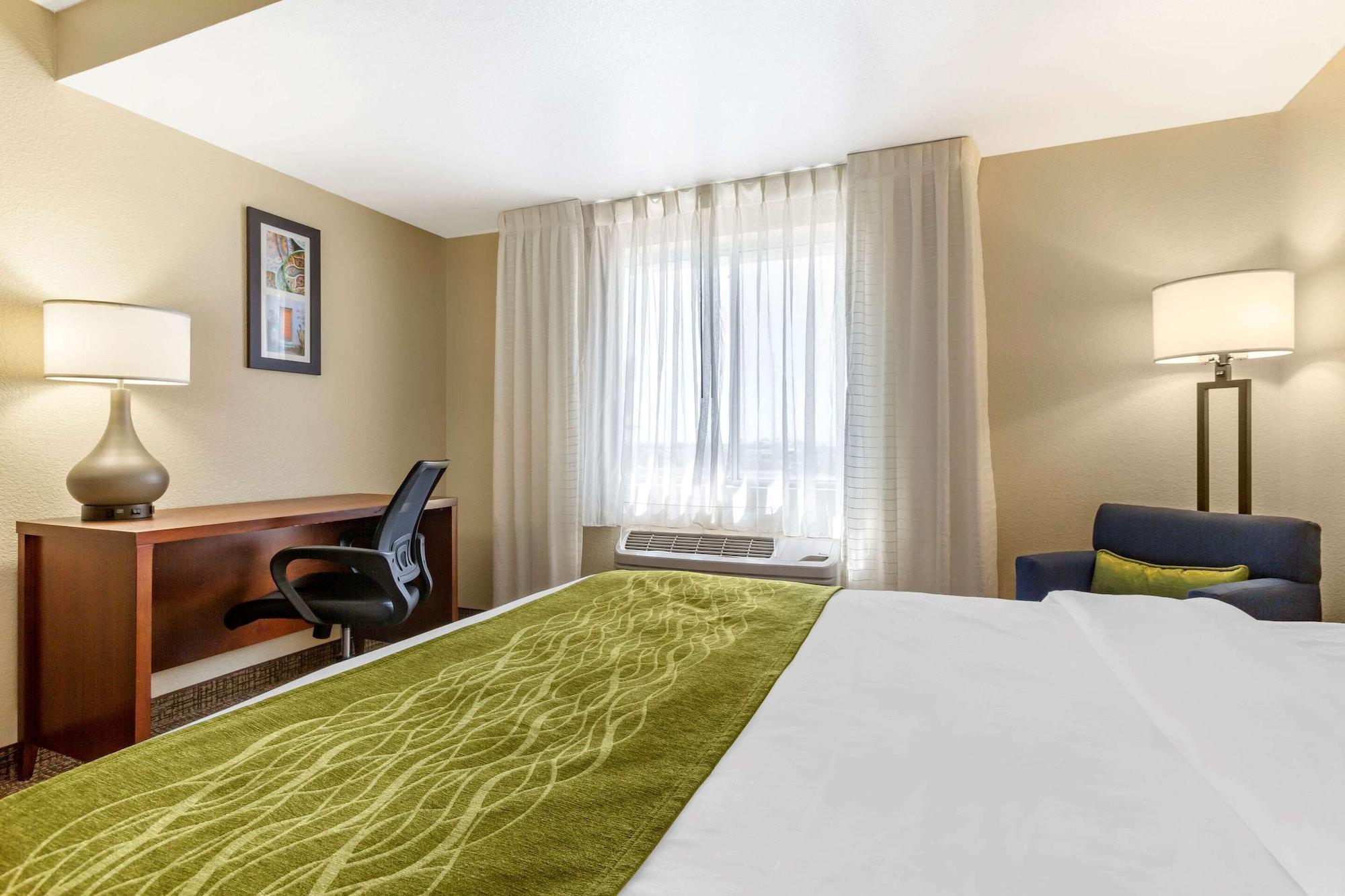 Comfort Inn & Suites Phoenix North - Deer Valley Экстерьер фото