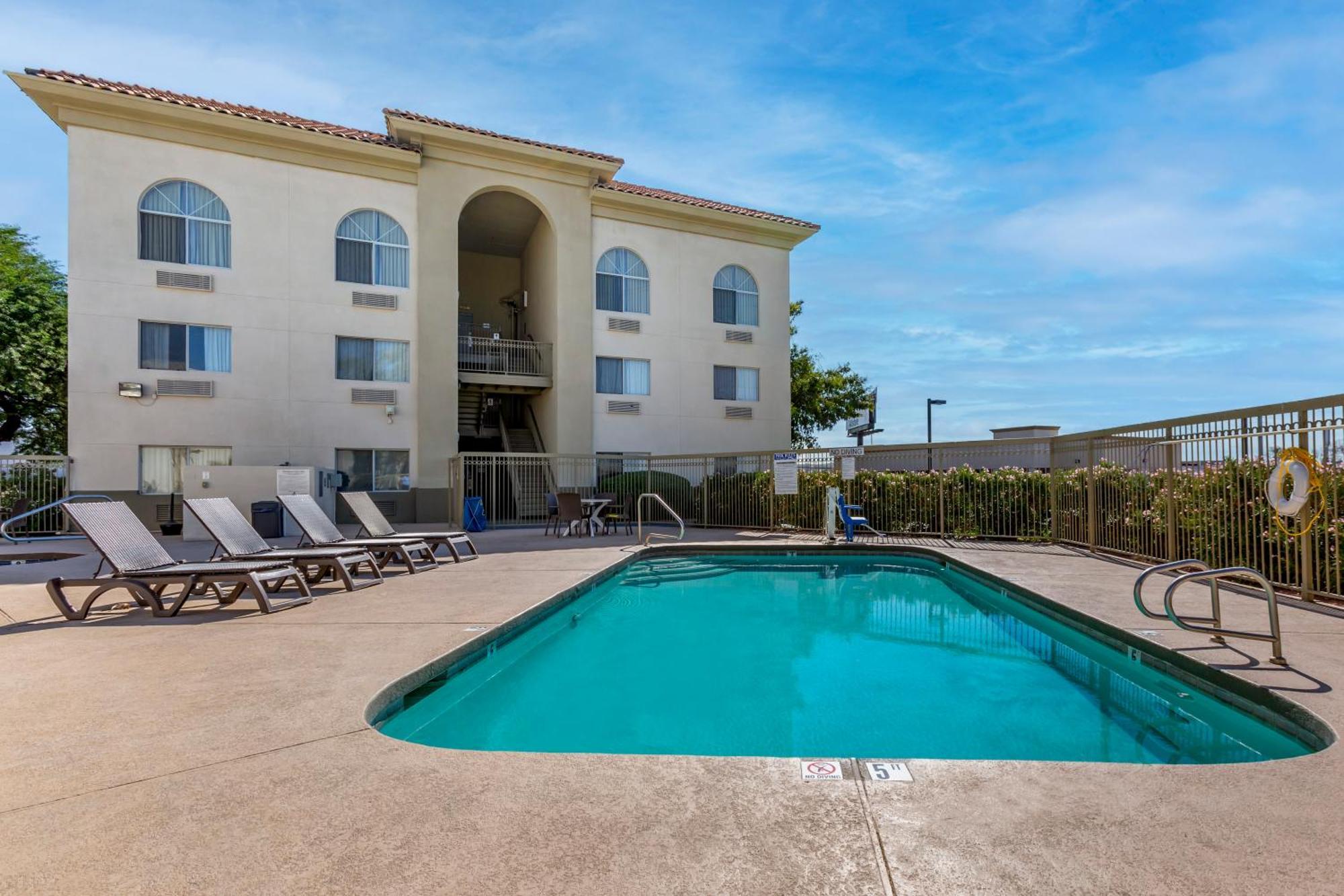 Comfort Inn & Suites Phoenix North - Deer Valley Экстерьер фото